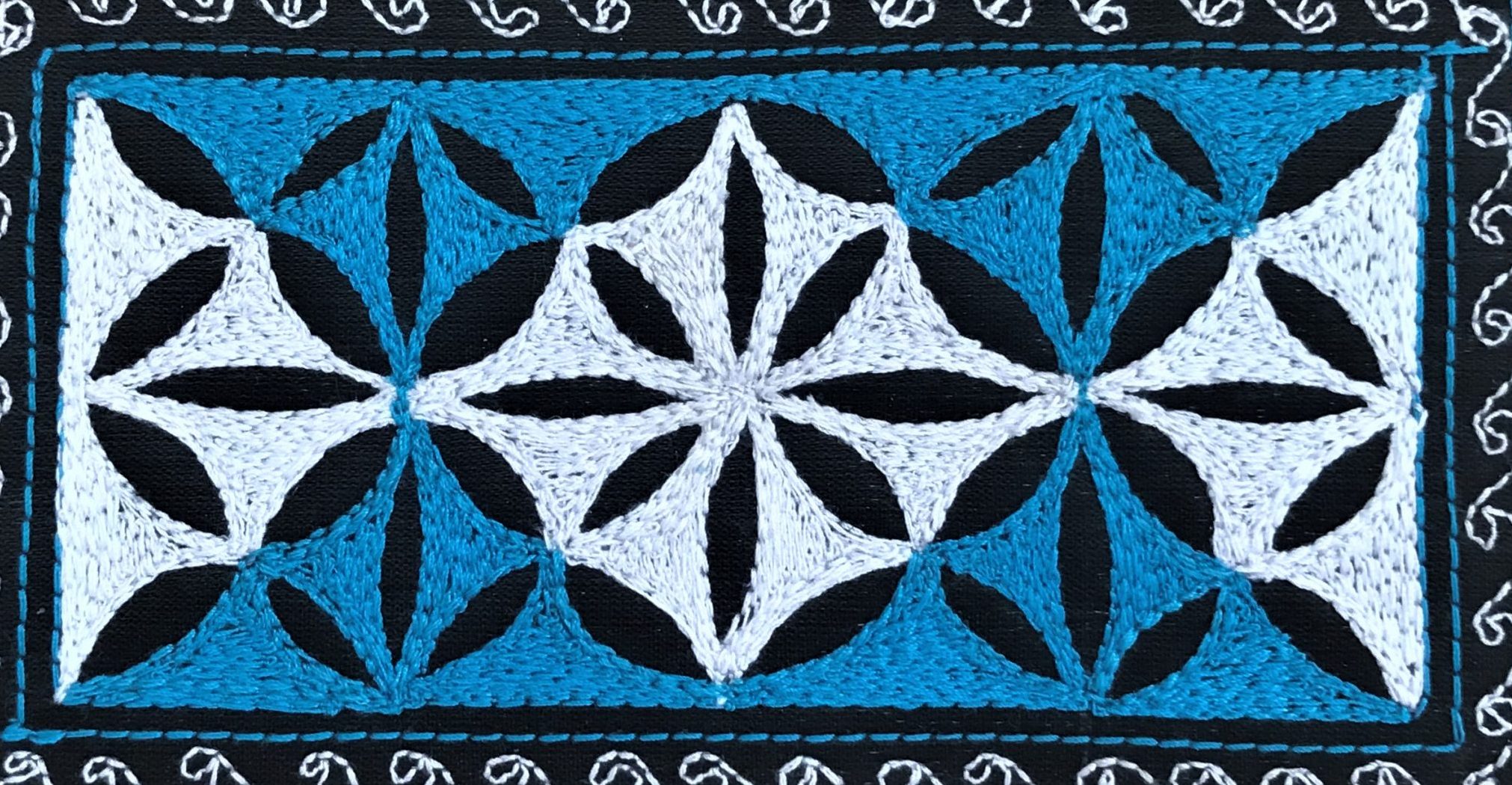 blk.blu.wht color swatch