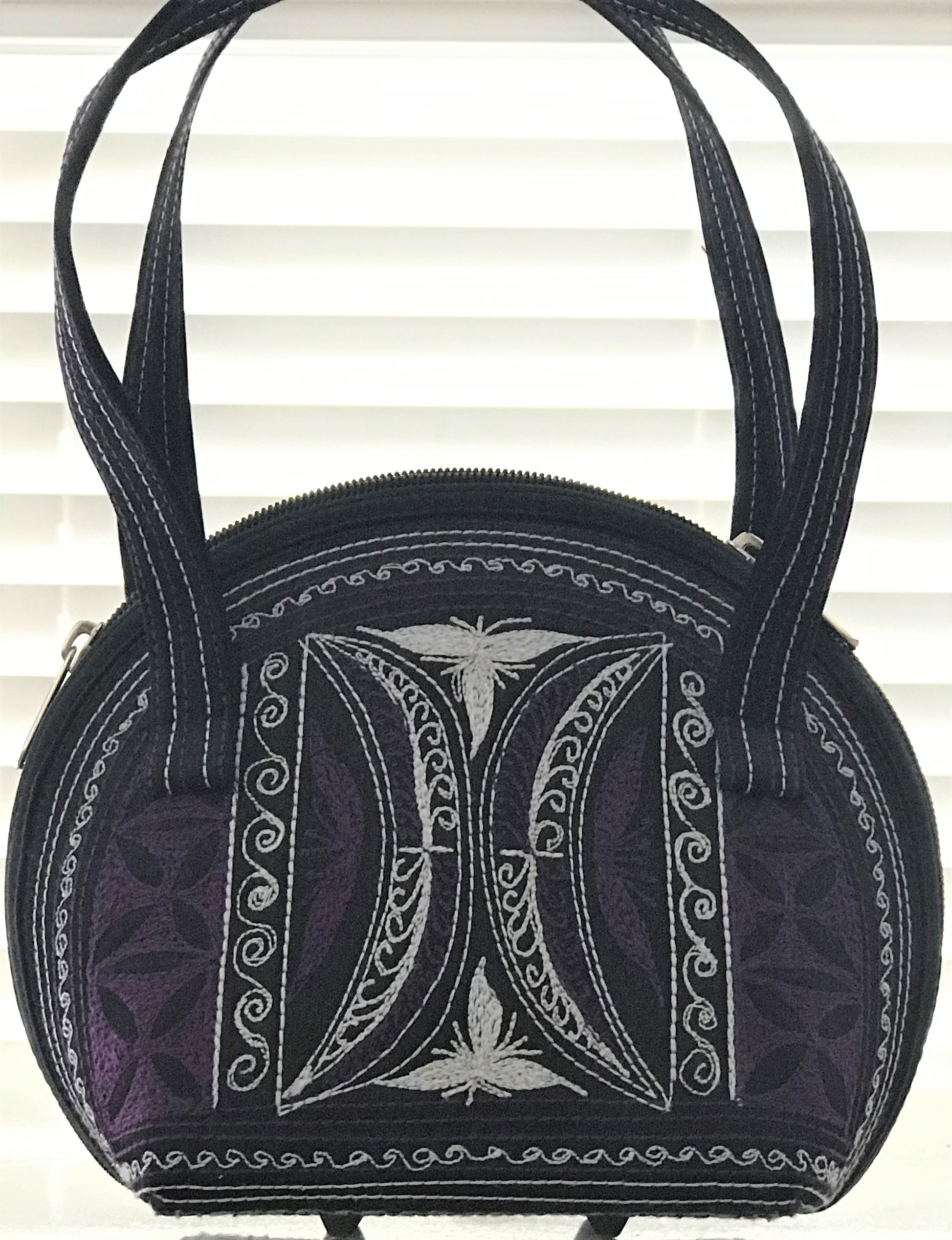 Pagi Small Handmade Handbag Vegan Embroidered - Image 10